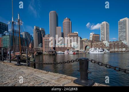 Boston Skyline gesehen vom Lüfter Pier Park, Boston, MA, USA Stockfoto