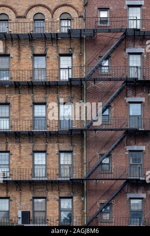 Schmiedeeiserne Treppe auf ein Gebäude in Boston, MA, UAS Stockfoto