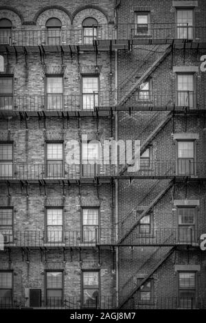 Schmiedeeiserne Treppe auf ein Gebäude in Boston, MA, UAS Stockfoto