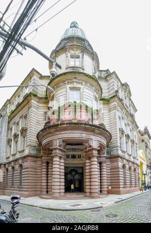 Santos - SP, Brasilien - 18. November 2019: Fassade des Kaffee Museum (Bolsa Oficial de Cafe), die historische Innenstadt von Santos. Stockfoto