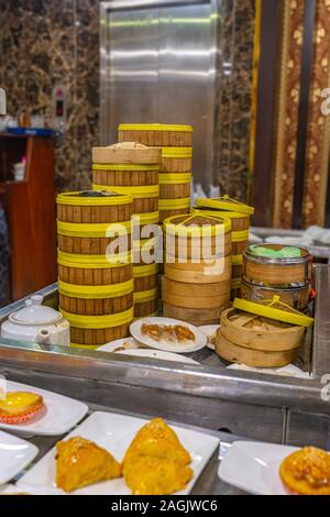 Hong Kong dimsum Bambus steamer Boxen in asiatischen Restaurant Stockfoto