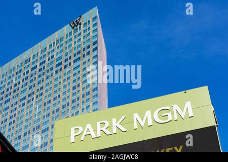 Park MGM Resort, Hotel und Casino. Hintergrund Waldorf Astoria Hotel Fassade - Las Vegas, Nevada, USA - Dezember, 2019 Stockfoto