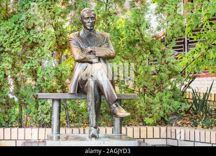 Kiew, Ukraine - Oktober 14, 2019: Monument für Michail Bulgakow auf St. Andrew's Abstieg in Kiew. Michail Bulgakow war eine sowjetische Schriftsteller des 20 centu Stockfoto