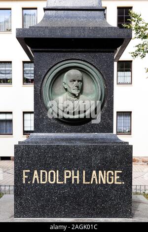 Denkmal zu Ehren des Gründers uhrmachermeisterin Ferdinand Adolph Lange der Uhrenindustrie in Glashutte Stockfoto