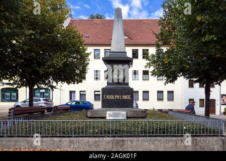 Denkmal zu Ehren des Gründers uhrmachermeisterin Ferdinand Adolph Lange der Uhrenindustrie in Glashutte Stockfoto