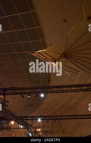 Modell des Leonardo da Vinci's Flying machine am San Diego Air & Space Museum. Stockfoto