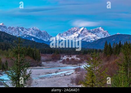 Dämmerung in Isar Valley in der Nähe von Wallgau, Bayern, Deutschland Stockfoto