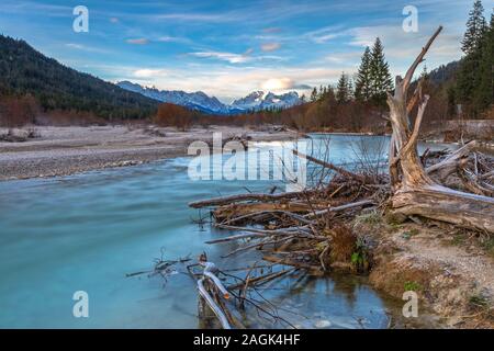 Dämmerung in Isar Valley in der Nähe von Wallgau, Bayern, Deutschland Stockfoto