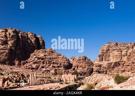Petra, die Kolonnade Straße, das Tor der Temenos, alte Architektur, Jordanien, Naher Osten, Asien Stockfoto