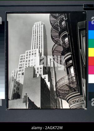 Code: u.a. 2. Die Suche nach der Vergangenheit Feuer auf Hotel in Richtung großes helles Gebäude, andere Gebäude. Zitat/Bezug: CNY #37; Murray Hill Hotel, von der Park Avenue und 40th Street, Manhattan. Stockfoto