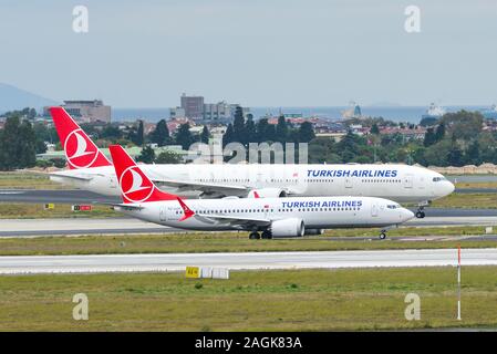 Istanbul, Türkei - 30.September 2018. TC-LCF Turkish Airlines Boeing 737-8 MAX Rollen auf Start- und Landebahn der Flughafen Istanbul Atatürk (IST). Stockfoto