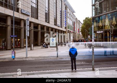 Hauptverkehrszeit in der Innenstadt von Dresden Stockfoto