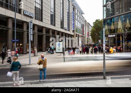 Hauptverkehrszeit in der Innenstadt von Dresden Stockfoto