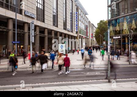 Hauptverkehrszeit in der Innenstadt von Dresden Stockfoto