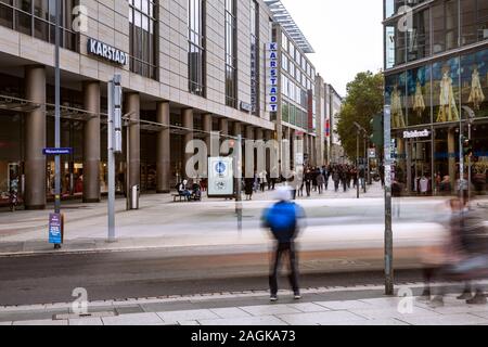 Hauptverkehrszeit in der Innenstadt von Dresden Stockfoto