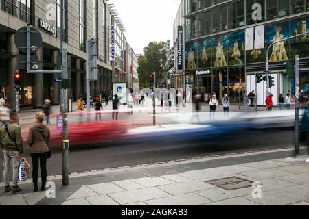 Hauptverkehrszeit in der Innenstadt von Dresden Stockfoto