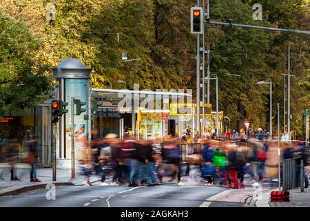 Hauptverkehrszeit in der Innenstadt von Dresden Stockfoto