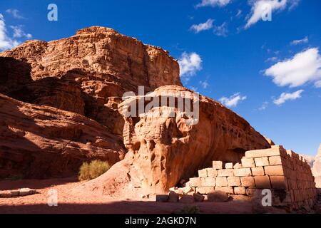 Wadi Rum, Lawrence's House, roter Sand, Wüste, Felsen und Rocky Mountain, Jordanien, Naher Osten, Asien Stockfoto