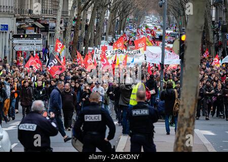 Dezember 19, 2019, Lyon, Auvergne-Rh ône-Alpes, Frankreich. Neue Mobilisierung gegen die Rentenreform. Stockfoto