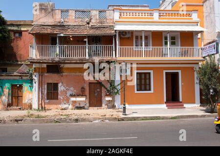 Außenseite der Häuser in Puducherry, Tamil Nadu, Indien Stockfoto