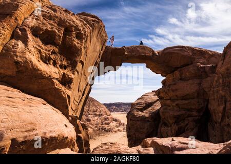 Wadi Rum, Jabal Burdah-Brücke, Natursteinbrücke durch Erosion, Steinformation, felsige Berge, Jordanien, Mittlerer Osten, Asien Stockfoto