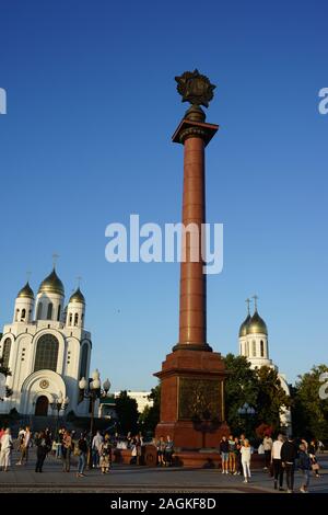 Siegessäule, hinten Christ-Erlöser-Kathedrale, Ploschtschad Pobedy, Siegesplatz, Kaliningrad, ehemaliges Königsberg, Russland Stockfoto