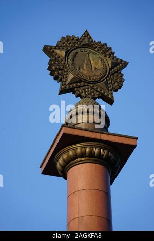 Siegessäule, hinten Christ-Erlöser-Kathedrale, Ploschtschad Pobedy, Siegesplatz, Kaliningrad, ehemaliges Königsberg, Russland Stockfoto