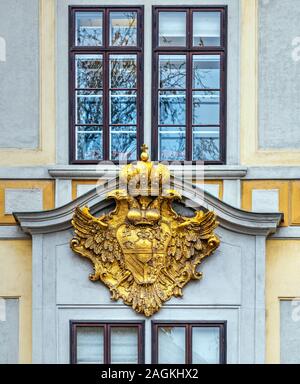 Habsburg zwei vorangegangen Golden Eagle Wappen, Wien, Österreich Stockfoto