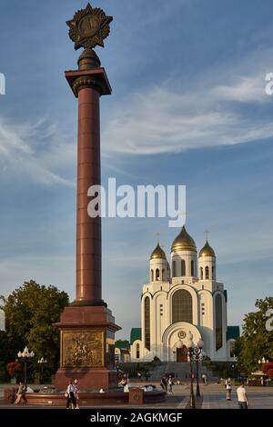 Siegessäule, hinten Christ-Erlöser-Kathedrale, Ploschtschad Pobedy, Siegesplatz, Kaliningrad, ehemaliges Königsberg, Russland Stockfoto