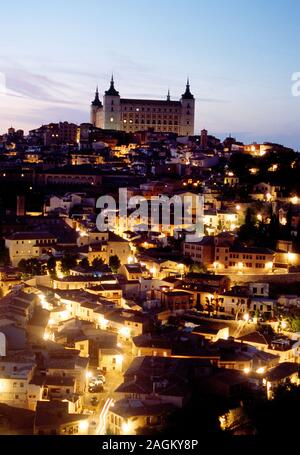 Alcazar und Stadt, Nacht. Toledo, Spanien. Stockfoto