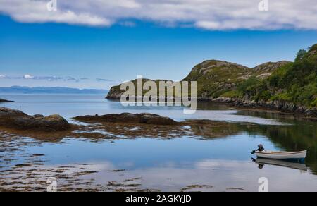 Inlet bei Grosebay (Greosbhagh) an der Ostküste der Insel Harris mit Blick auf die Minch Strait, Insel Harris, Outer Hebrides, Schottland Stockfoto