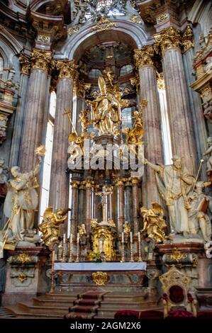 St. Nikolaus Kirche, Prag: Altar Stockfoto