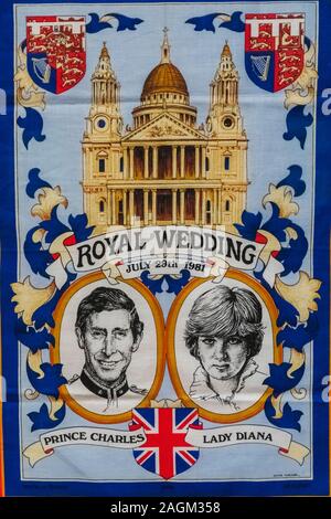 England, London, Trafalgar Square, die National Portrait Gallery, Souvenir Poster der königlichen Hochzeit von Prinz Charles und Lady Diana am 29. Juli 1981 Stockfoto