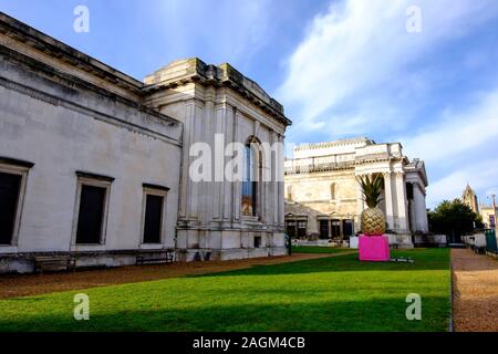 Ein 4-Meter (13 ft), die sich auf außerhalb von Cambridge Fitzwilliam Museum während einer Ausstellung feiert die Geschichte von Essen und Kennzeichnung 300 Ihr Stockfoto