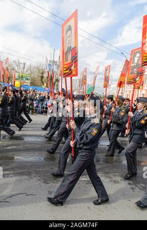 Weiblichen Kadetten der Polizeiakademie marschieren auf der parade Stockfoto