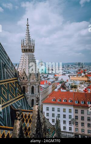 Stephansdom über Blick über die Dächer von Wien, Österreich Stockfoto