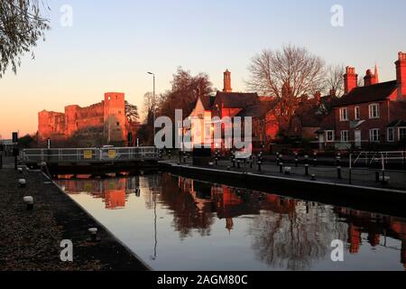 Abenddämmerung Blick über die Ruinen von Newark Castle, Newark auf Trent, Nottinghamshire, England, Großbritannien, Großbritannien Stockfoto