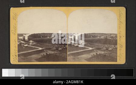 Niagara Falls, NY Suspension Bridge umfasst sechs handkolorierte Ansichten. Robert Dennis Sammlung von stereoskopische Ansichten. Einige Ansichten haben steuerstempel angebracht. Titel von Cataloger'. Blick auf die Niagara Fälle ohne Namensnennung oder Titel der Serie. Blick auf die Niagara Fälle: Wasserfälle, Stromschnellen, Table Rock, Winter Blick, Brücken, Terrepin Turm, Hotels, Touristen durch die Wasserfälle, ein Blick auf die Prospect Point mit zwei leere Stühle posiert; Seiltänzer einschließlich Blondin auf seinen Rücken, seinen Kopf auf den Kopf hängen, und ein Blick auf die Schiffe am Ufer festgemacht, Stadt darüber hinaus., Niagara Falls, New York, Suspension Bridge. Stockfoto