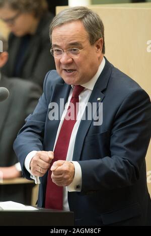 Berlin, Deutschland. 20 Dez, 2019. Armin Laschet (CDU), Ministerpräsident von Nordrhein-Westfalen, spricht im Bundesrat vor der Abstimmung über das Klimapaket. Quelle: Jörg Carstensen/dpa/Alamy leben Nachrichten Stockfoto