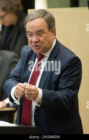 Berlin, Deutschland. 20 Dez, 2019. Armin Laschet (CDU), Ministerpräsident von Nordrhein-Westfalen, spricht im Bundesrat vor der Abstimmung über das Klimapaket. Quelle: Jörg Carstensen/dpa/Alamy leben Nachrichten Stockfoto