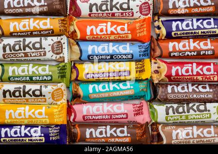 Nakd Bars. Raw Whole Foods Bars aus ganz natürliche Zutaten Stockfoto