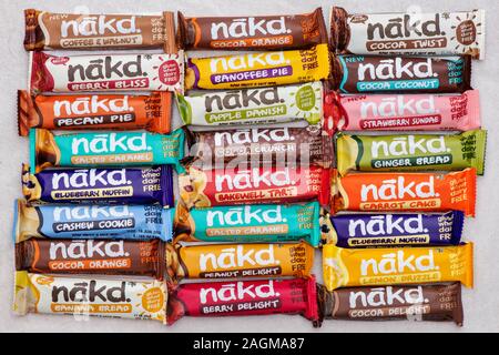 Nakd Bars. Raw Whole Foods Bars aus ganz natürliche Zutaten Stockfoto