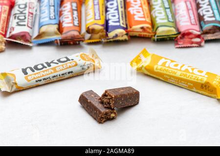 Nakd Bars. Raw Whole Foods Bars aus ganz natürliche Zutaten Stockfoto