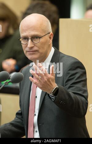 Berlin, Deutschland. 20 Dez, 2019. Peter Tschentscher (SPD), erster Bürgermeister von Hamburg, Adressen der Bundesrat vor der Abstimmung über das Klimapaket. Quelle: Jörg Carstensen/dpa/Alamy leben Nachrichten Stockfoto