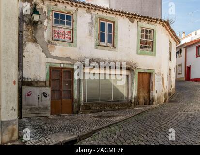Verfallenen und verlassenen Gebäude in Óbidos, Portugal Stockfoto