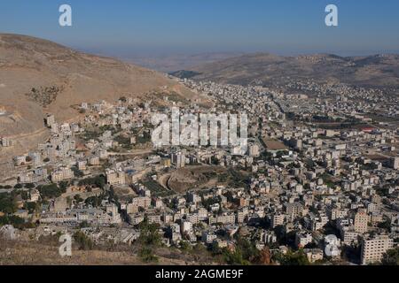 Blick Richtung Nablus Governatorats Berg Garizim, einem der höchsten Gipfel in der West Bank, Israel Stockfoto