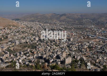 Blick Richtung Nablus Governatorats Berg Garizim, einem der höchsten Gipfel in der West Bank, Israel Stockfoto