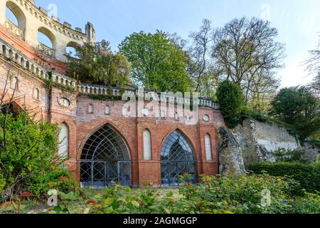 Frankreich, Maine-et-Loire, Loire Tal, Ponce sur le Loir, Chateau de Ponce Gärten, die Caroline Terrasse, neugotischen Stil // Frankreich, Sarthe (72), Vallée du Loir Stockfoto