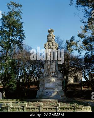 Rosalia de Castro (1837-1885). Galizische Romantiker Schriftsteller und Dichter. Denkmal für ihr Gedächtnis von Isidro de Benito (Architekt) und Francisco Crivillés (Bildhauer), 1917 eingeweiht. Paseo da Ferradura. Alameda Park. Santiago de Compostela. Galizien, Spanien. Stockfoto