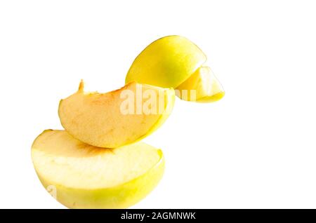 Rottgrüner apfel isoliert auf weiß Stockfoto